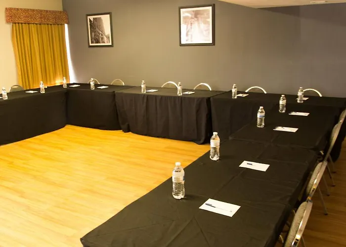 Western O'hare/elk Grove Hotel 3*